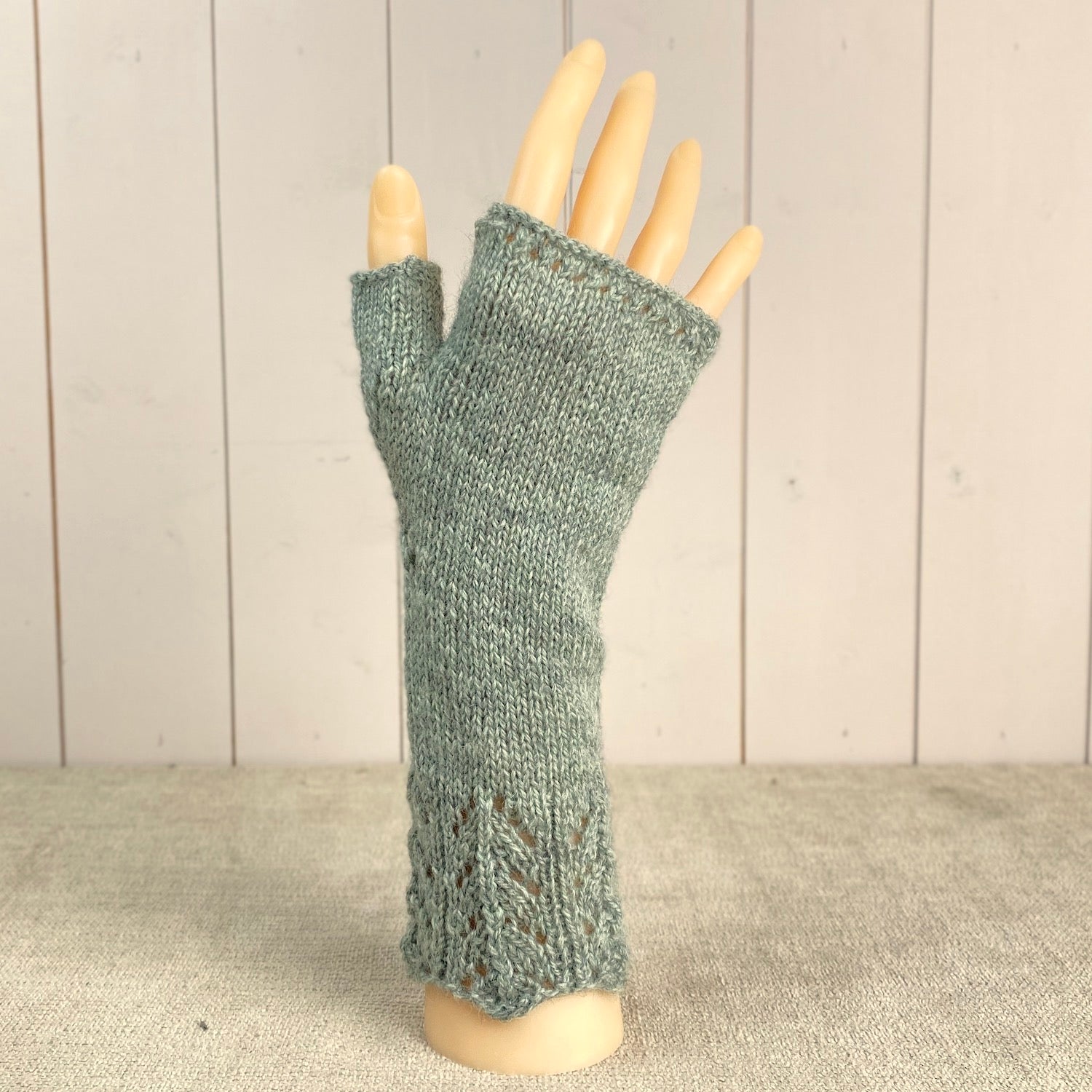 Lace Design Handwarmers Knitting Kit