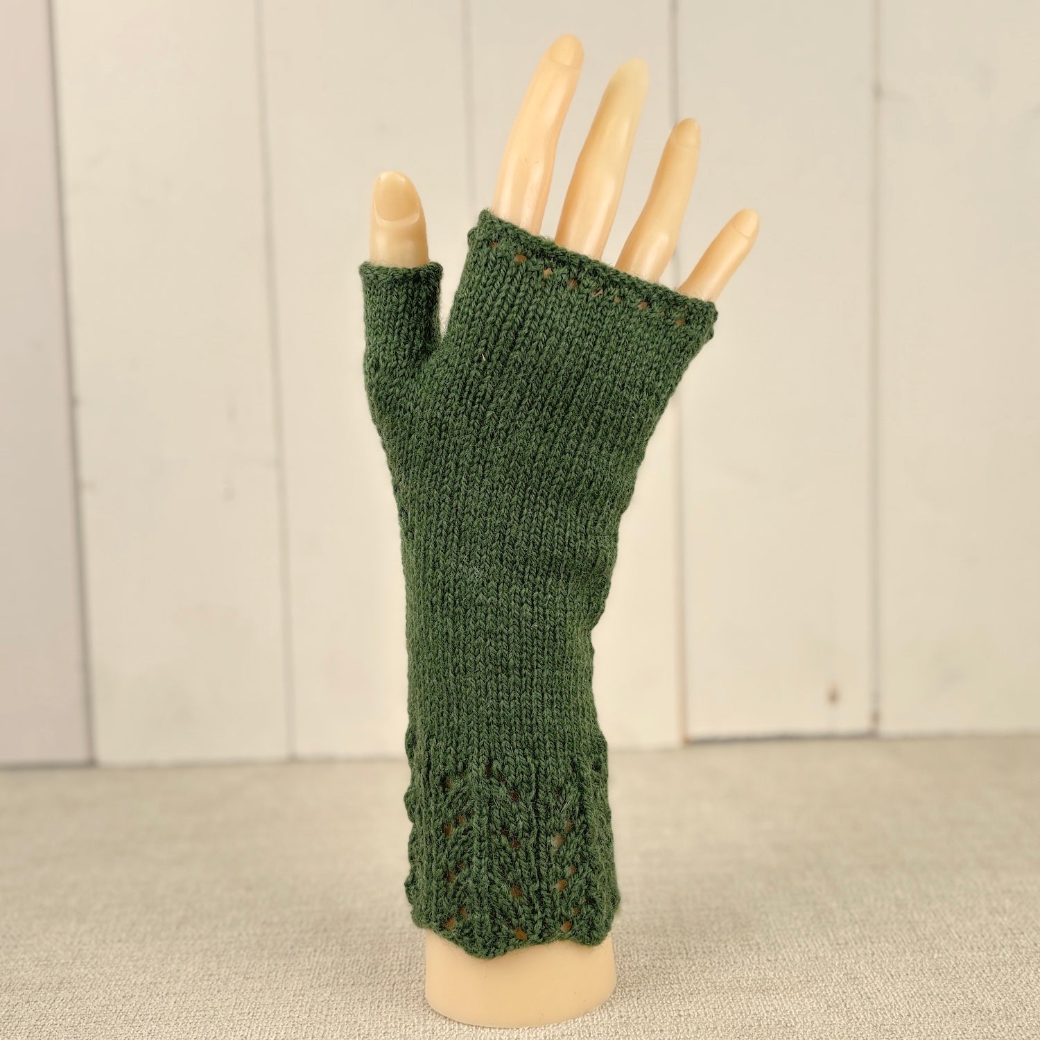 Lace Design Handwarmers Knitting Kit