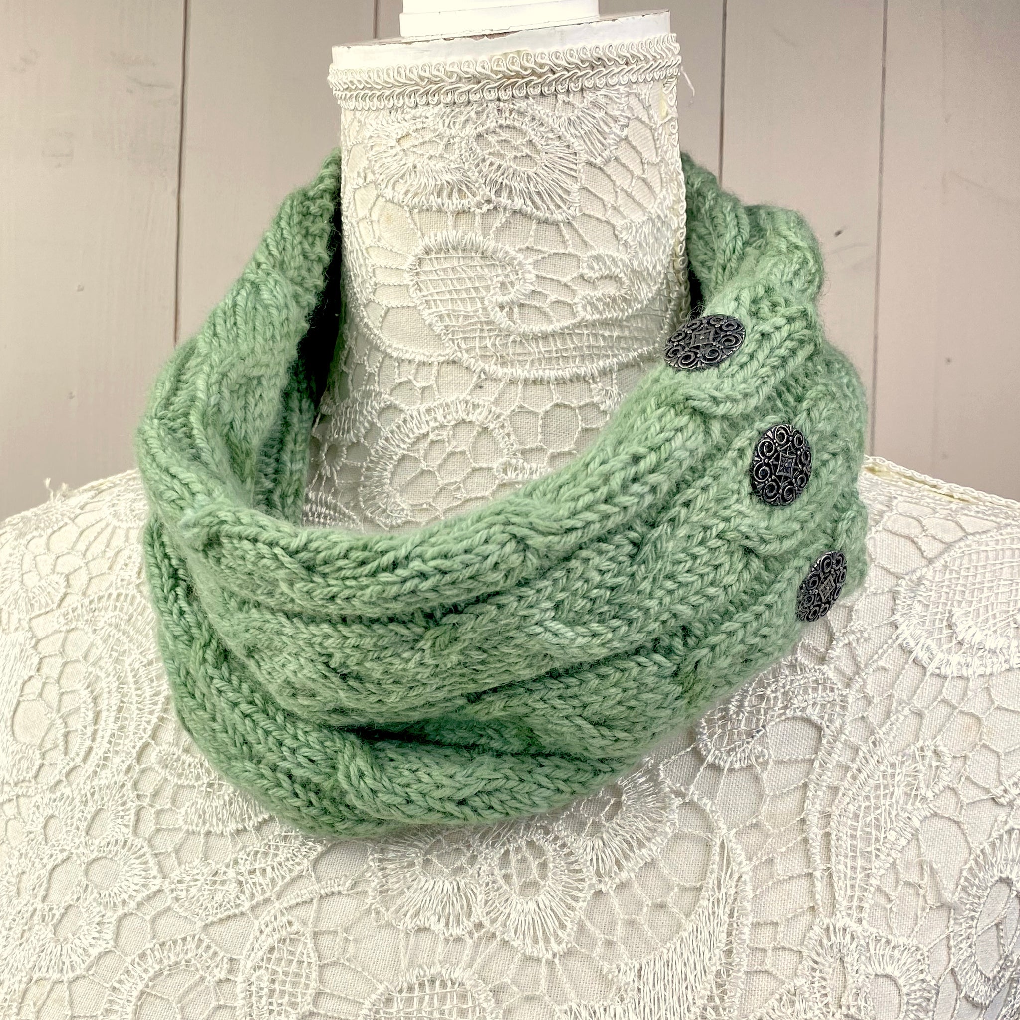 Staggered Cable Cowl Gift Hamper