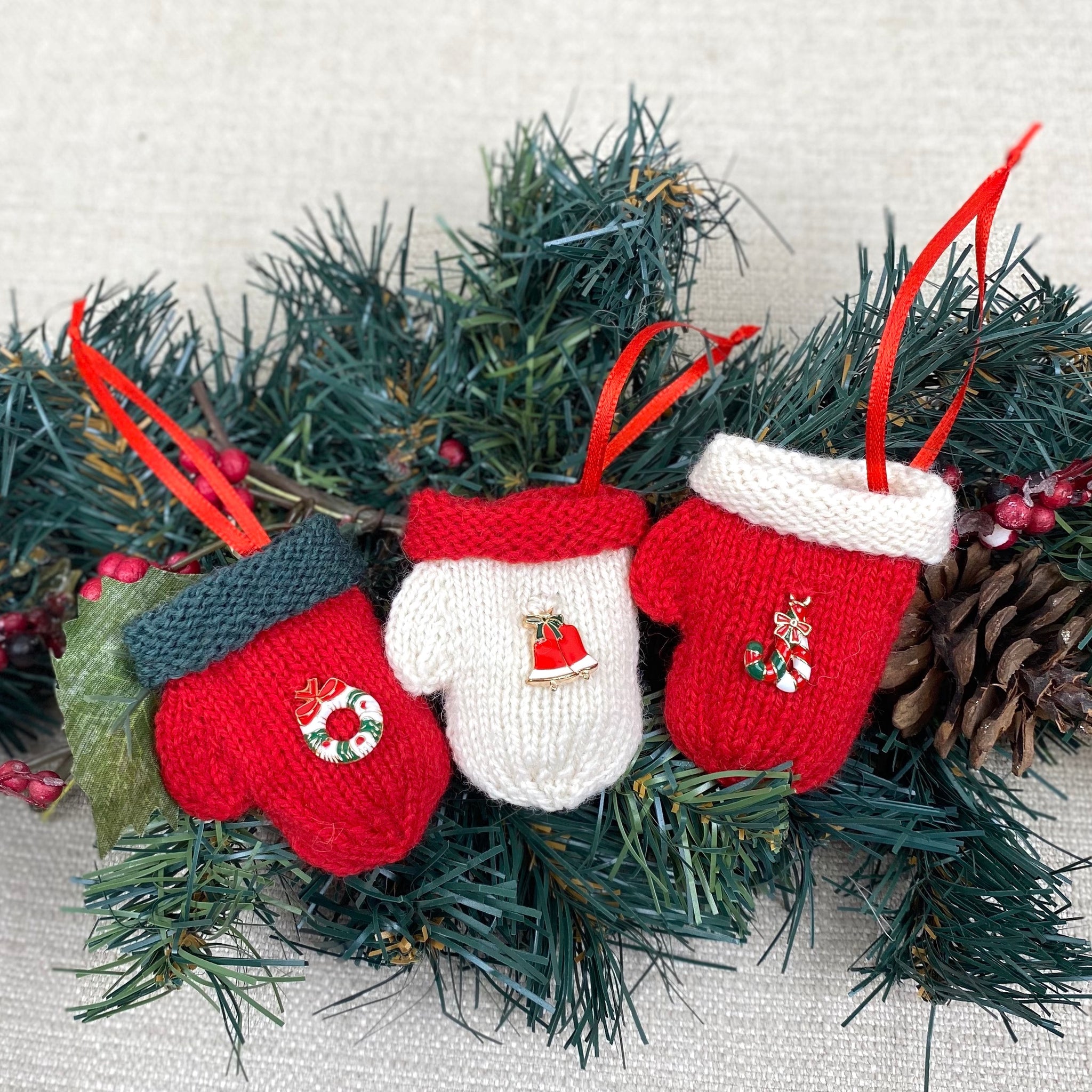 Mini Christmas Mittens Decoration Knitting Kit